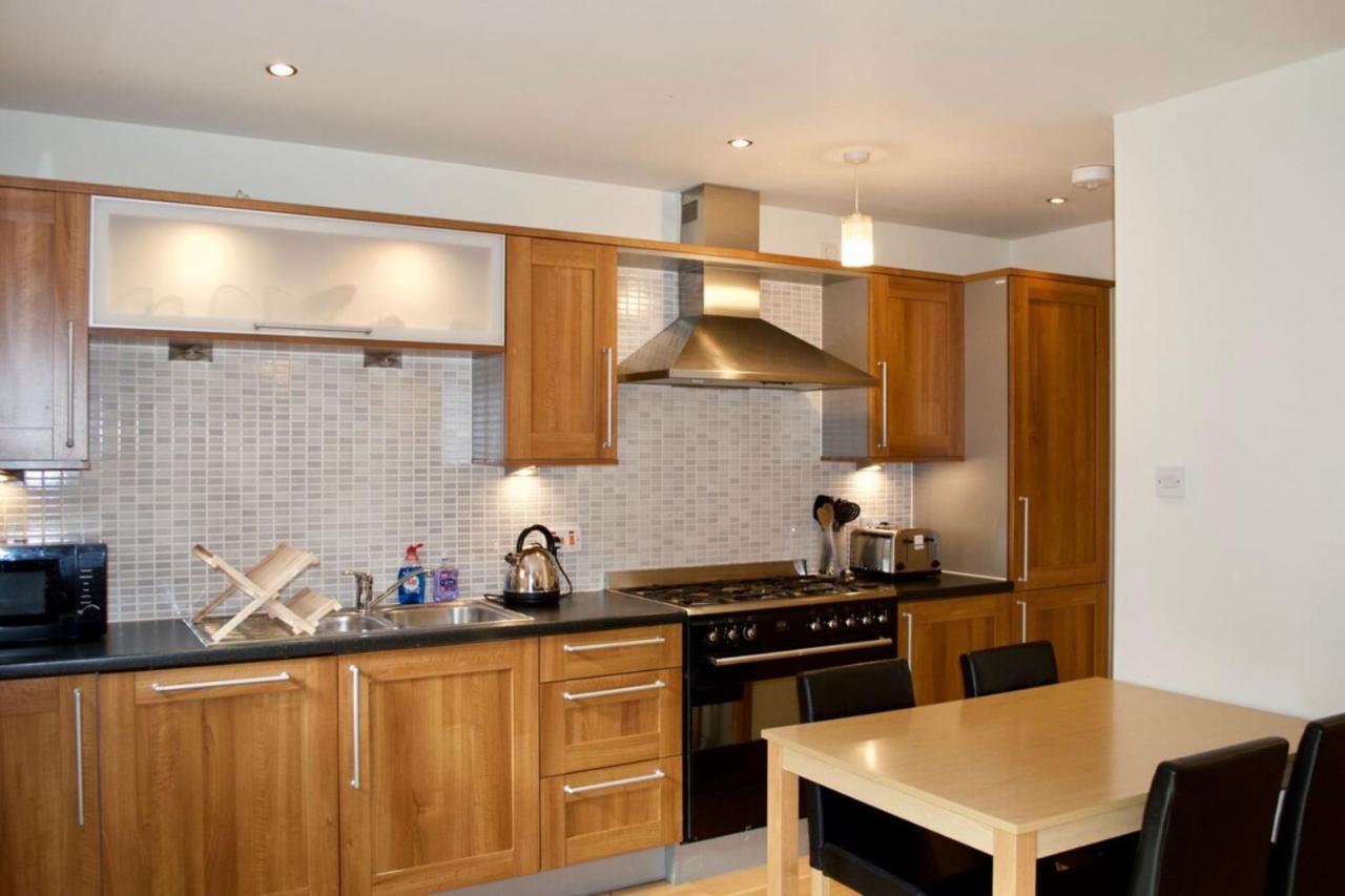 Modern 2 Bedroom City Centre Flat Edinburgh Buitenkant foto